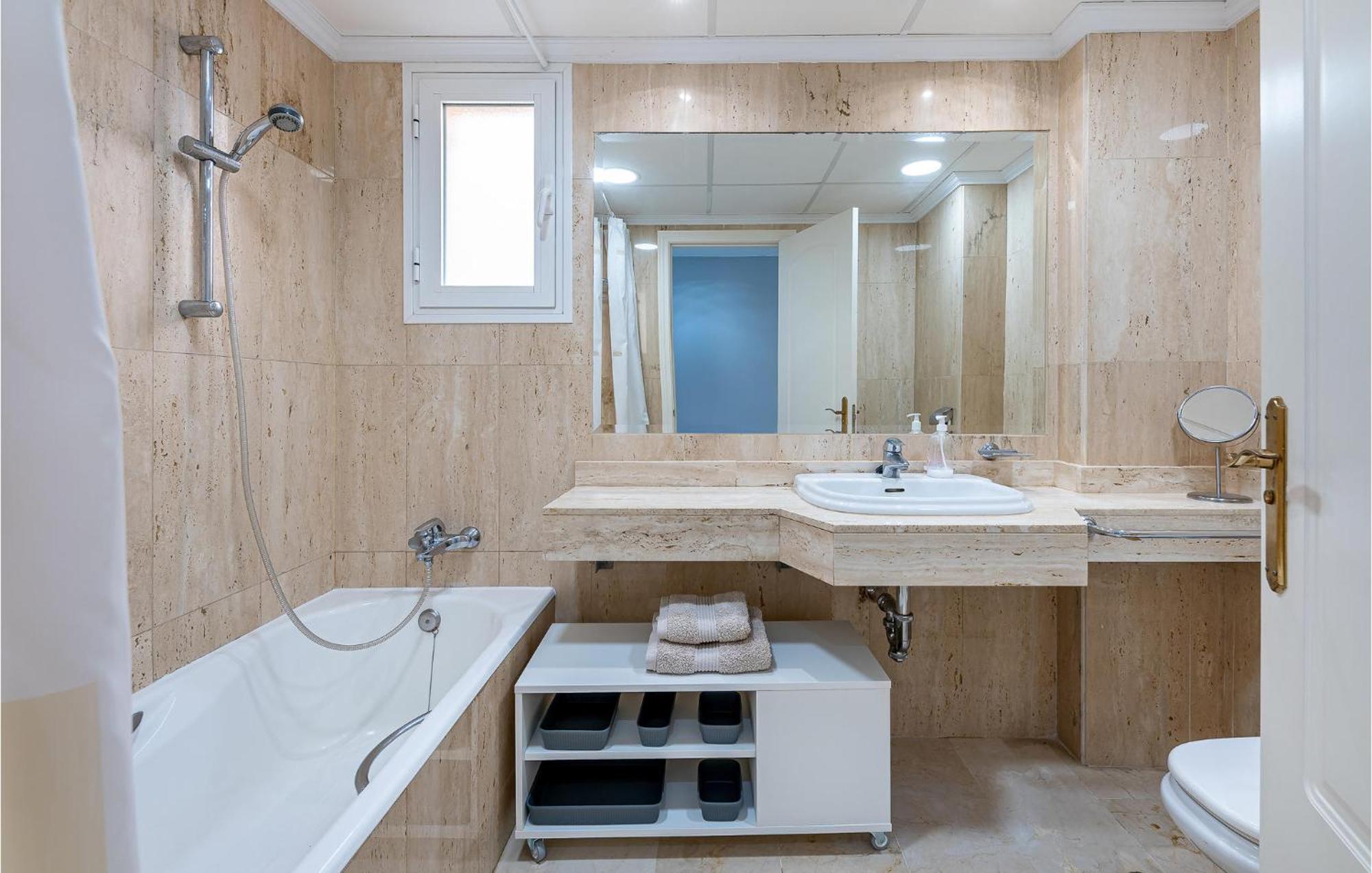 2 Bedroom Gorgeous In Marbella-elviria Appartement Marbellac
