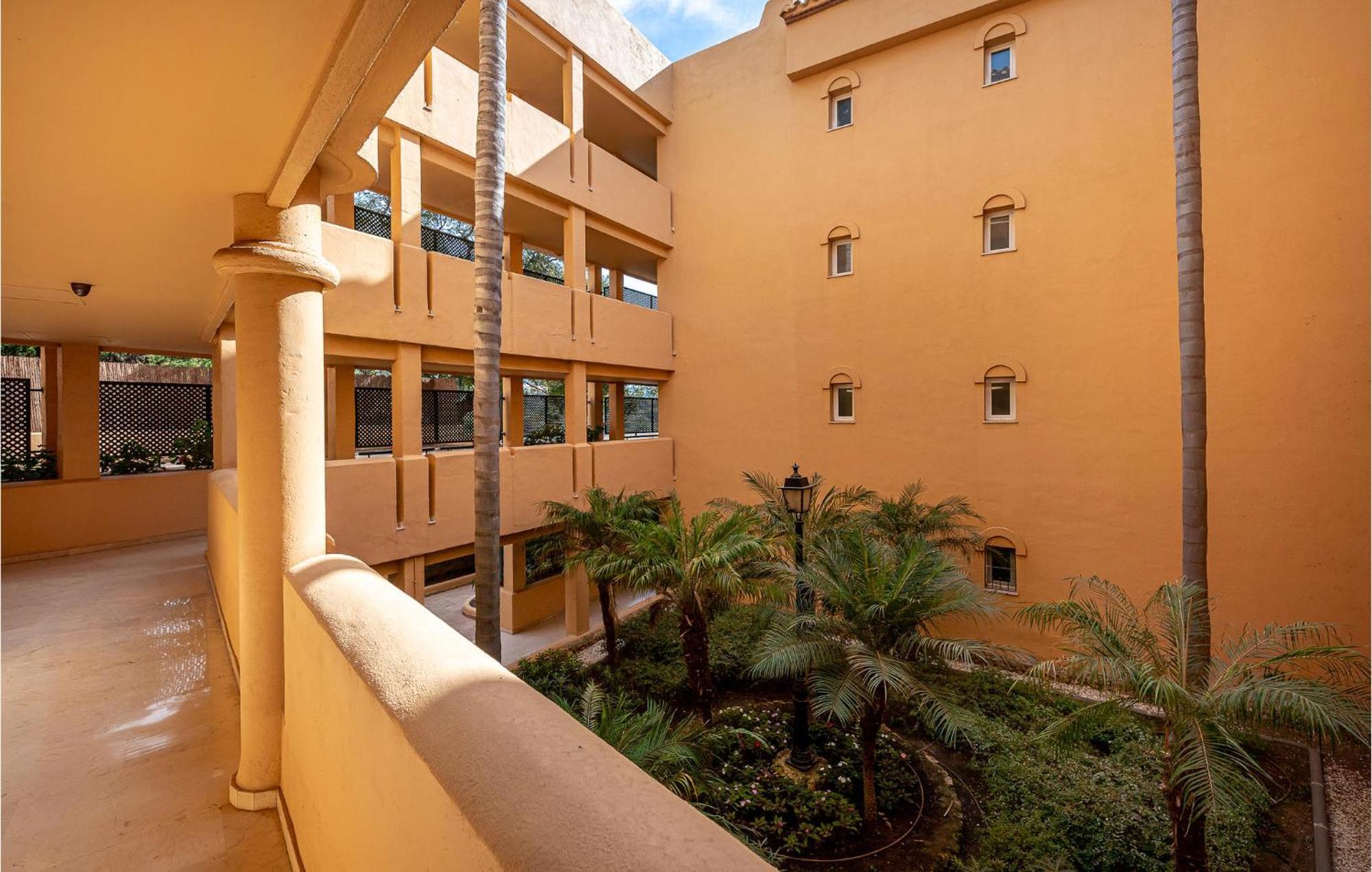 Appartement 2 Bedroom Gorgeous In Marbella-elviria *